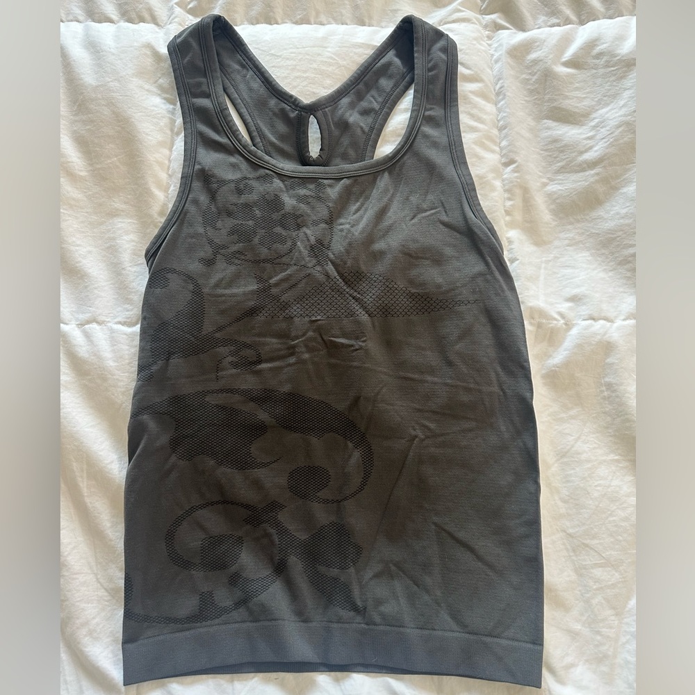 Women’s sports bra top, size med.